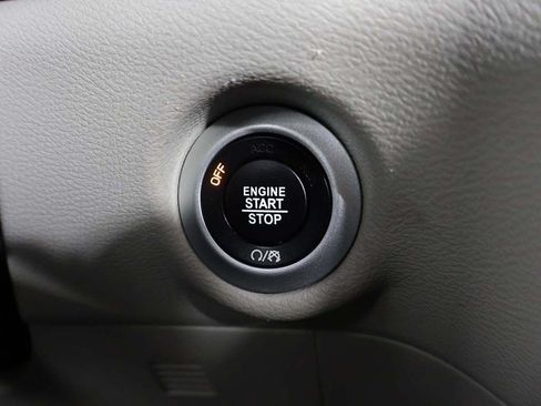Used 2023 Chrysler Pacifica Touring-L FWD image 36