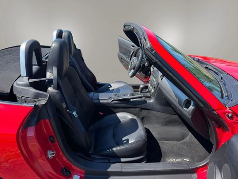 Used 2010 MAZDA MX-5 Miata Grand Touring w/ Premium Pkg RWD image 17