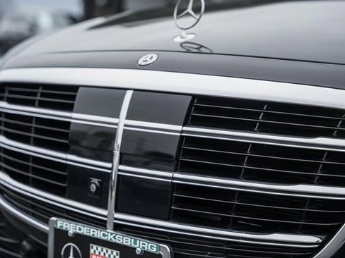 Used 2022 Mercedes-Benz S 580 4MATIC Sedan w/ 3D Technology Package image 13