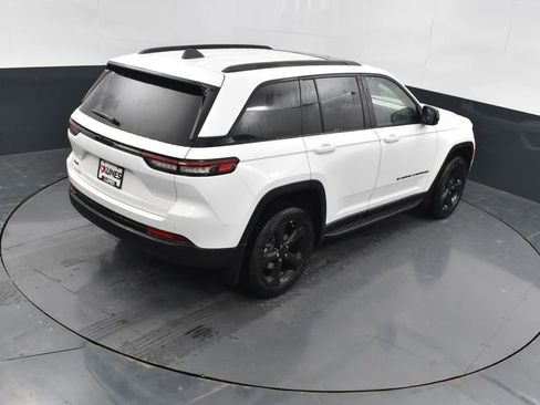 New 2025 Jeep Grand Cherokee Altitude image 36