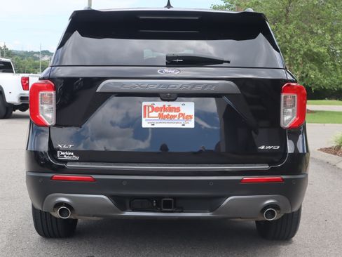 Used 2022 Ford Explorer XLT w/ Equipment Group 202A AWD/4WD image 8