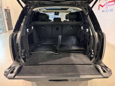 Used 2025 Land Rover Range Rover SE image 34