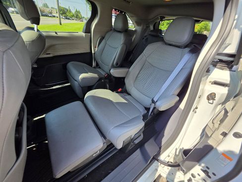 Used 2023 Toyota Sienna Limited AWD/4WD image 19