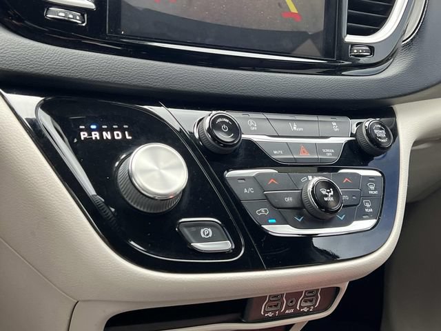 Used 2022 Chrysler Pacifica Touring-L FWD image 24