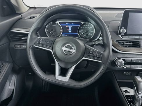 Used 2024 Nissan Altima 2.5 SV FWD image 17