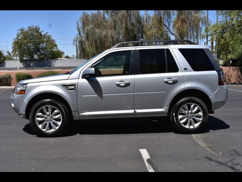 Used 2014 Land Rover LR2 AWD/4WD image 4