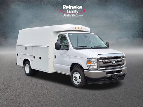 New 2027 Ford E-350 and Econoline 350 Super Duty w/ Power Equipment Group RWD image 3