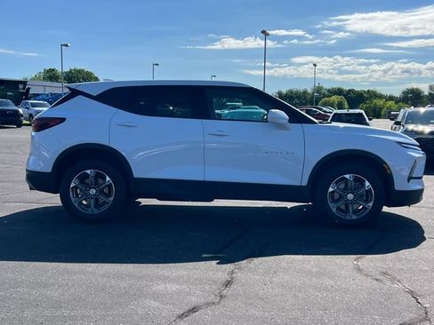 Used 2023 Chevrolet Blazer LT AWD/4WD image 41