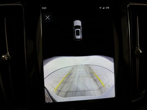 Used 2024 Volvo XC60 T8 Core image 7