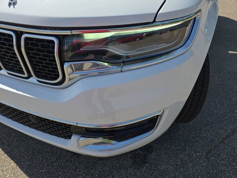 Used 2024 Jeep Wagoneer L Series II w/ Flexible Seating Group RWD image 33