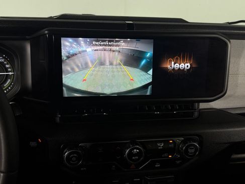 Used 2024 Jeep Wrangler Unlimited AWD/4WD image 19