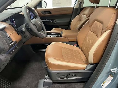 New 2026 Nissan Pathfinder Platinum image 11