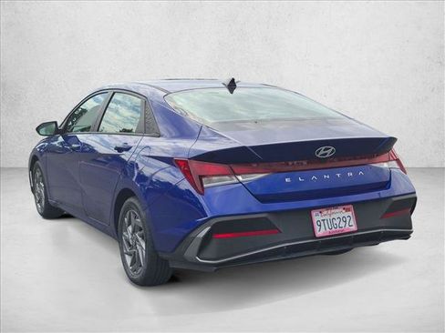 Used 2024 Hyundai Elantra SEL FWD image 7