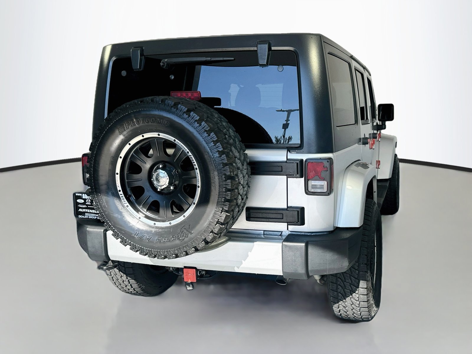 Used 2011 Jeep Wrangler Unlimited Sahara w/ Connectivity Group AWD/4WD image 7