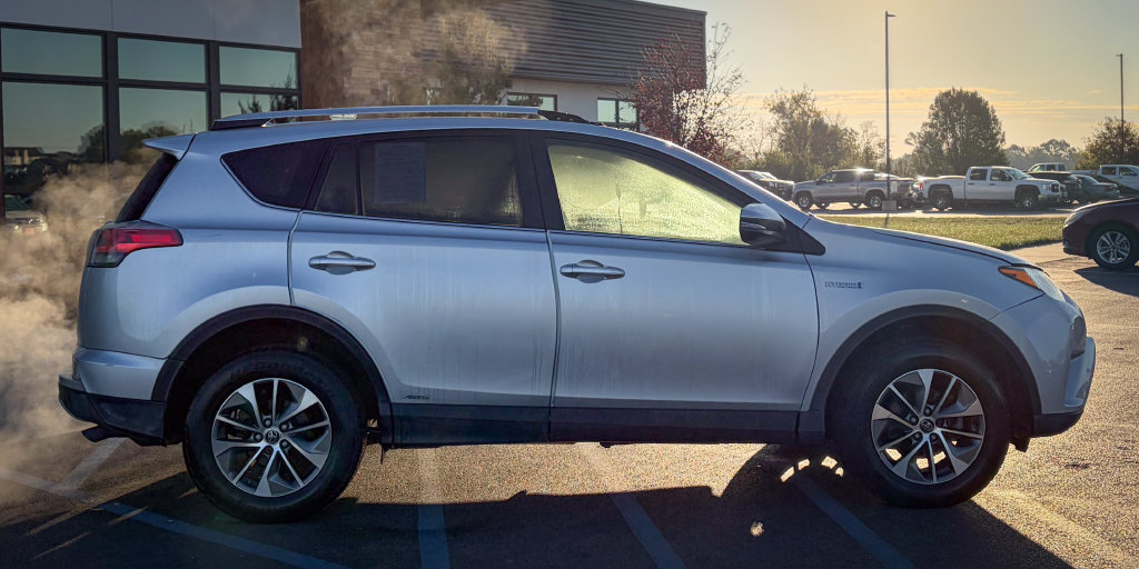 Used 2016 Toyota RAV4 XLE AWD/4WD image 22
