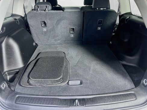 Used 2023 Jeep Grand Cherokee Laredo RWD image 23