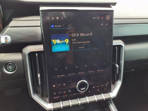 Used 2025 GMC Acadia Elevation w/ Elevation Premium Package FWD image 21