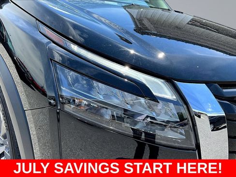 Used 2024 Nissan Pathfinder SV FWD image 41