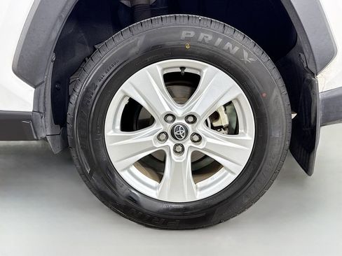Used 2020 Toyota RAV4 XLE w/ Convenience Package FWD image 30