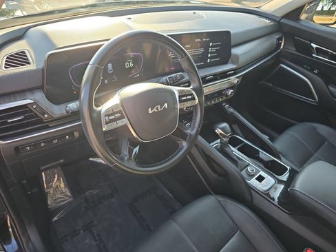 Used 2024 Kia Telluride EX w/ EX Captain's Chair Package FWD image 17