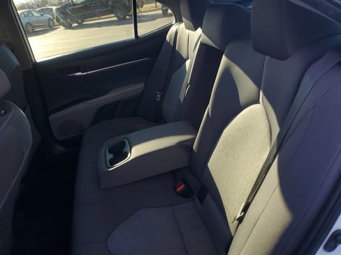 Certified 2022 Toyota Camry LE image 9