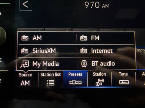 Used 2022 Volkswagen Tiguan SE R-Line image 12