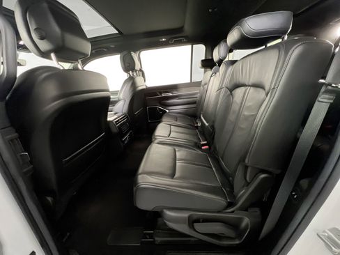 Used 2022 Jeep Wagoneer Series III w/ Premium Group I image 25