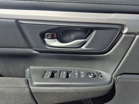 Used 2018 Honda CR-V LX image 7