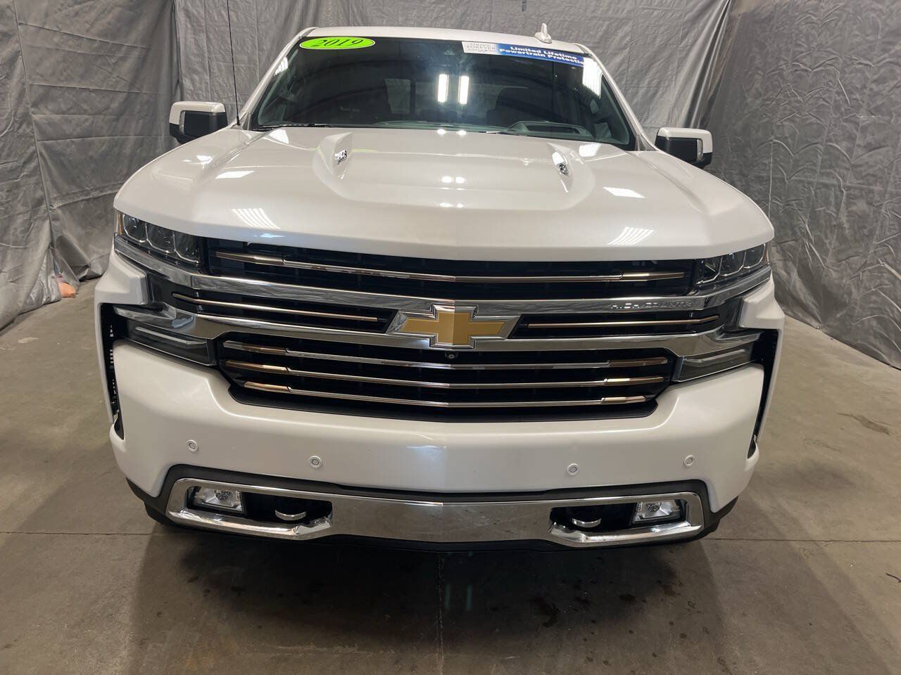 Used 2019 Chevrolet Silverado 1500 High Country w/ Technology Package AWD/4WD image 2