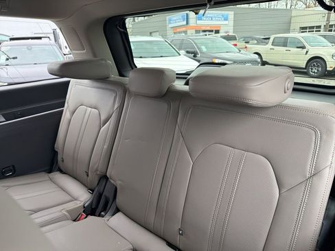 Used 2020 Ford Expedition Limited image 36