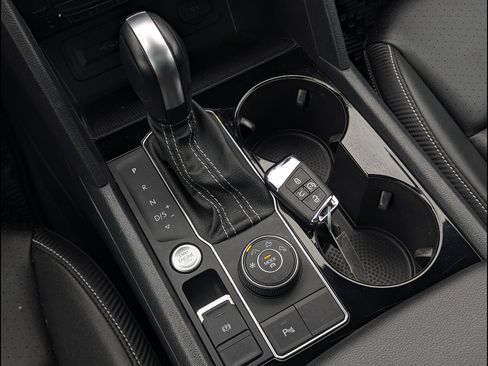 Used 2023 Volkswagen Atlas Cross Sport SE image 34