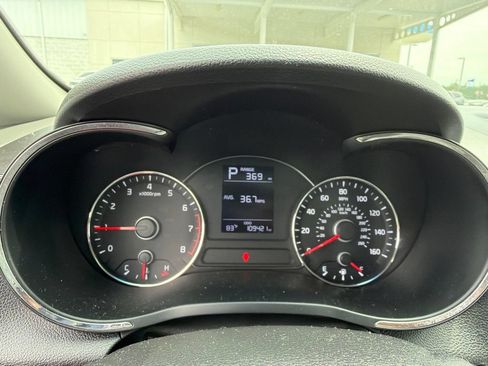 Used 2017 Kia Forte LX FWD image 7