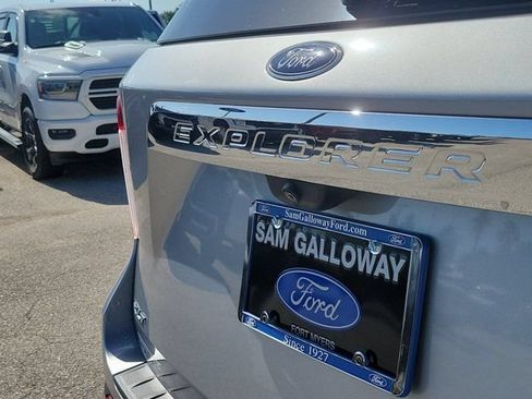 Certified 2023 Ford Explorer XLT RWD image 7