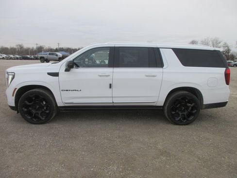 New 2026 GMC Yukon XL Denali w/ Denali Reserve Package image 8
