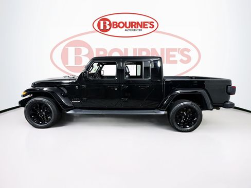 Used 2021 Jeep Gladiator Overland AWD/4WD image 7