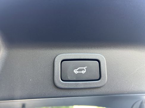 Used 2018 Jaguar F-PACE R-Sport image 29