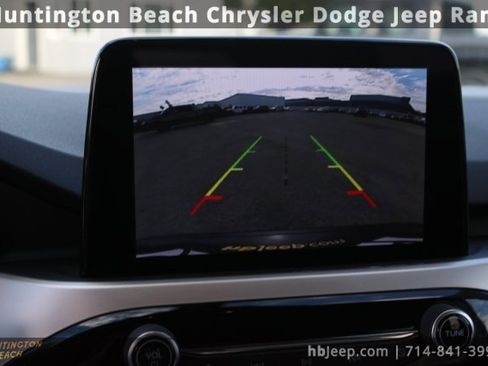 Used 2020 Ford Escape SE image 30