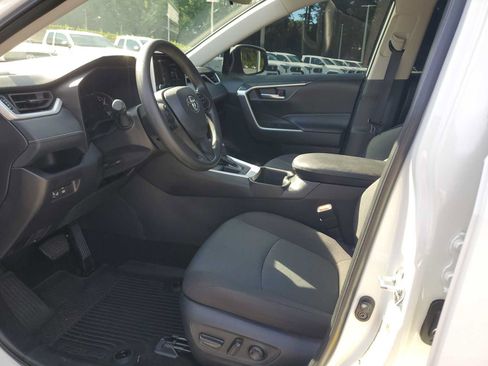 Used 2025 Toyota RAV4 XLE FWD image 16