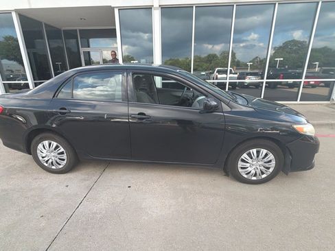 Used 2010 Toyota Corolla LE w/ LE EVP Pkg #1 FWD image 3