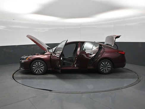 Used 2024 Nissan Altima 2.5 SV image 40