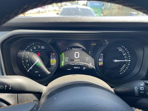 Used 2024 Jeep Wrangler Unlimited AWD/4WD image 15