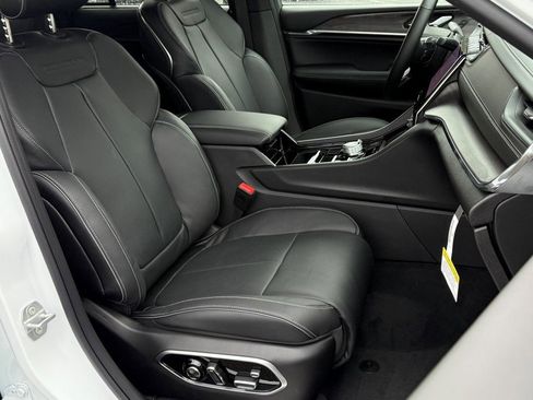 New 2025 Jeep Grand Cherokee Overland w/ Adv Protech Group III image 10