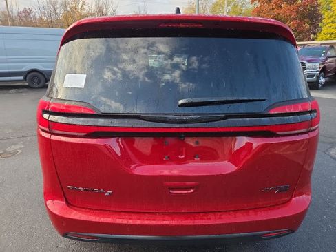 New 2026 Chrysler Pacifica Limited w/ S Appearance Package image 9