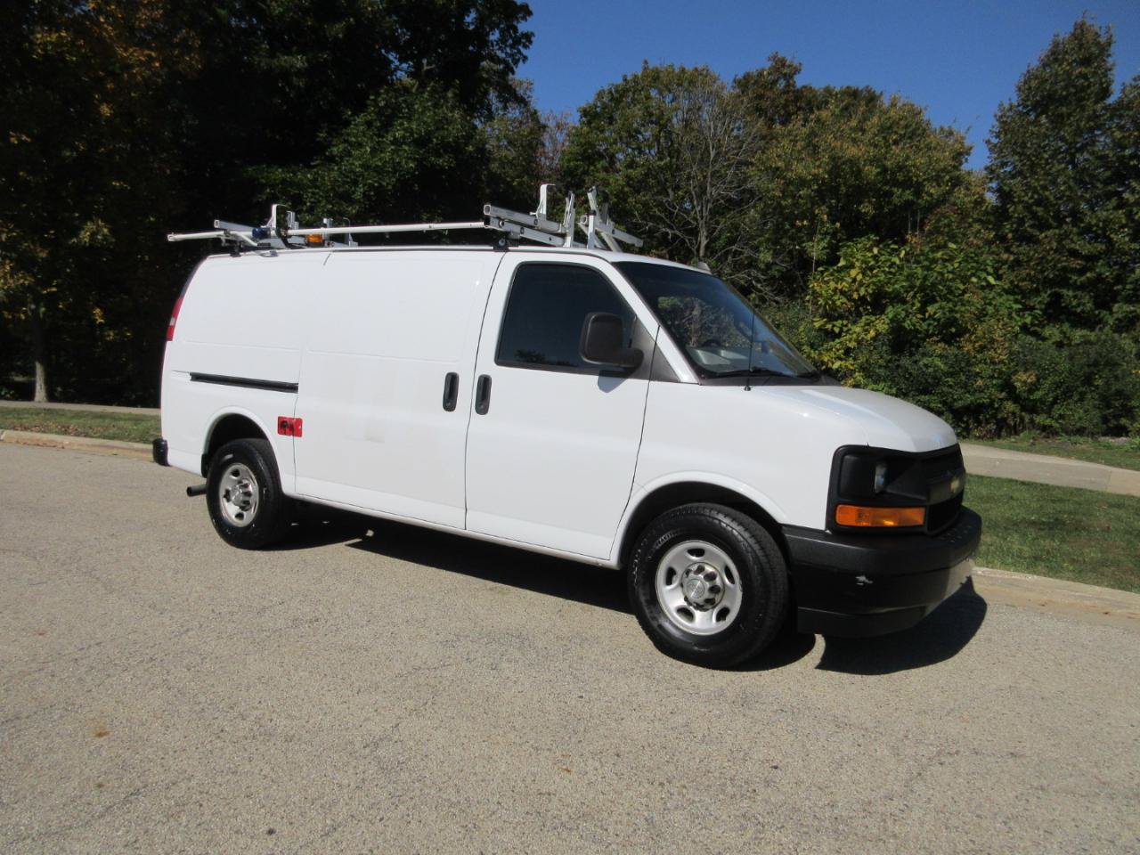 Used 2017 Chevrolet Express 2500 RWD image 1