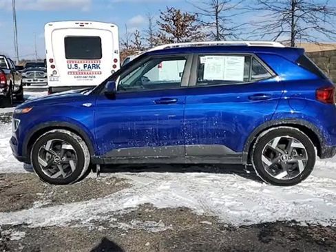 Used 2023 Hyundai Venue Limited w/ Cargo Package image 5