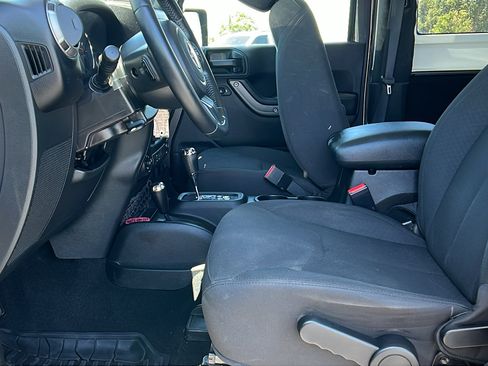 Used 2017 Jeep Wrangler Sport AWD/4WD image 16