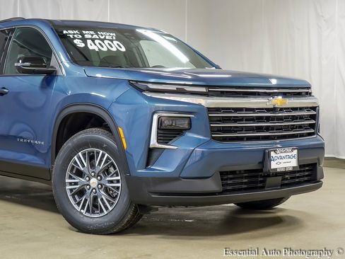 New 2026 Chevrolet Traverse LT w/ Driver Confidence Package image 3