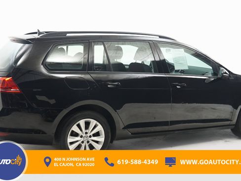 Used 2017 Volkswagen Golf S image 6