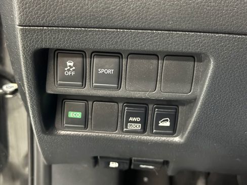 Used 2015 Nissan Rogue S AWD/4WD image 27