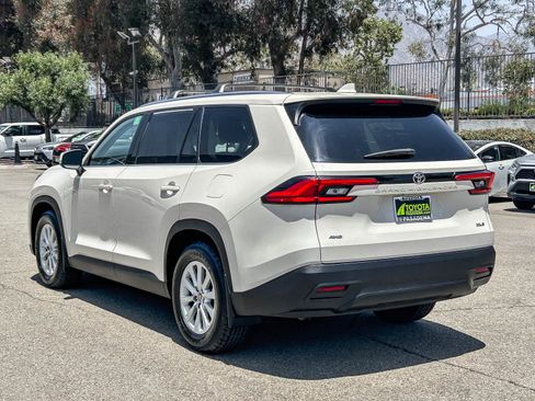 Used 2024 Toyota Grand Highlander AWD image 8